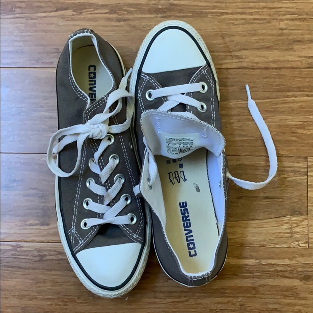 Grey converse